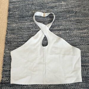 LIGHT BLUE KEYHOLE / HALTER BACKLESS CROP TOP   aritzia